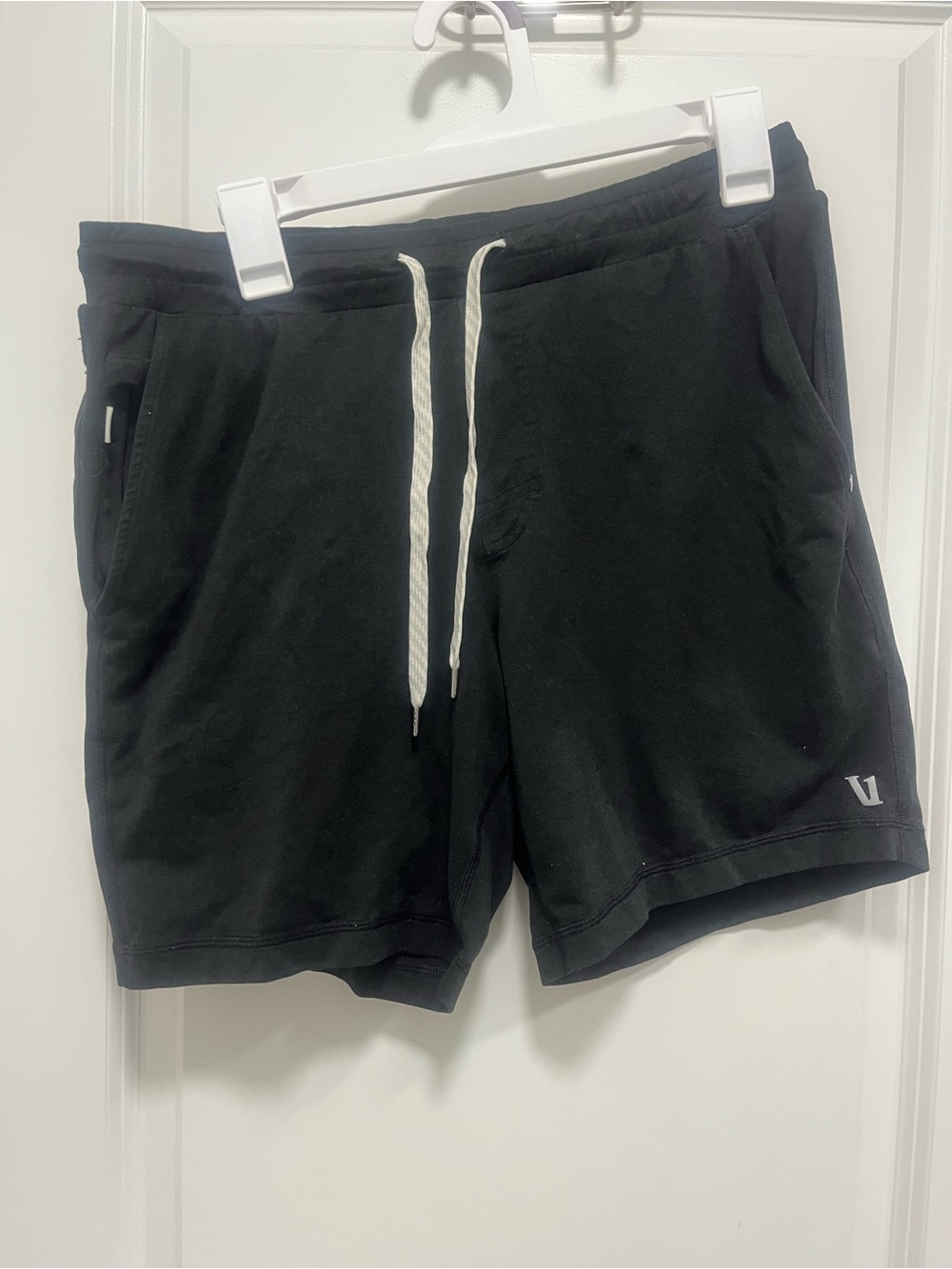 Vuori men’s small (30 waist) 7 in inseam soft black shorts